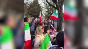 Bern’de İran Büyükelçiliği önünde izinsiz gösteri: Polis müdahale etti