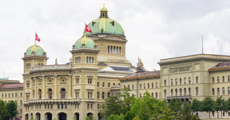 Bern, İran büyükelçisini protesto için çağırdı