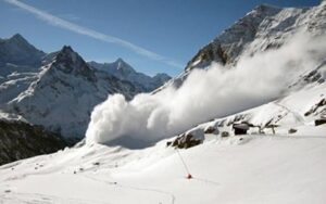 Alpler’de çığ haftasonu: Yüzün üzerinde kopma ve ölüm vakası