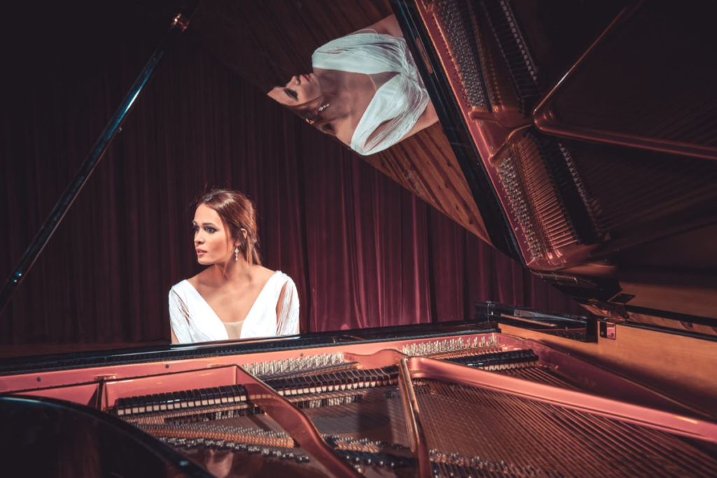 Ezgi Serim, İsviçre Uluslararası çevrimiçi müzik yarışması’nda caz vokal birinciliği kazandı