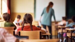 Sınıflar kapatılıyor, öğretmenler işten çıkarılıyor