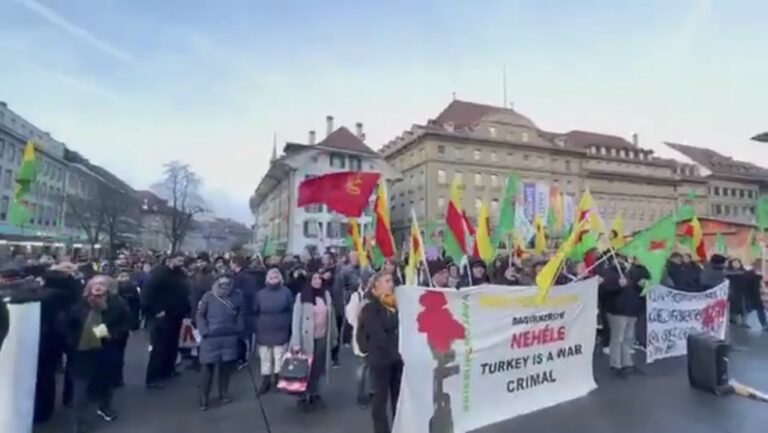 İsviçre kentlerinde Rojava saldırıları proteso ediliyor