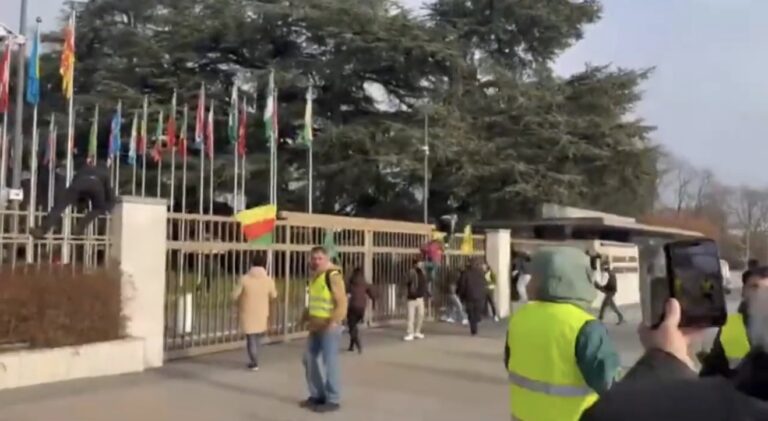 İsviçre’de diplomatik merkezlerde iki ayrı protesto: Cenevre ve Davos’ta güvenlik önlemleri artırıldı