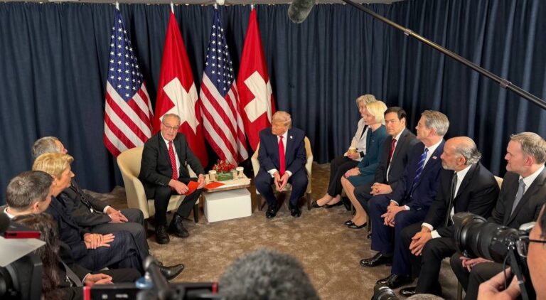 Trump ve Parmelin Davos’ta görüştü: 15 dakikalık ticaret görüşmesi