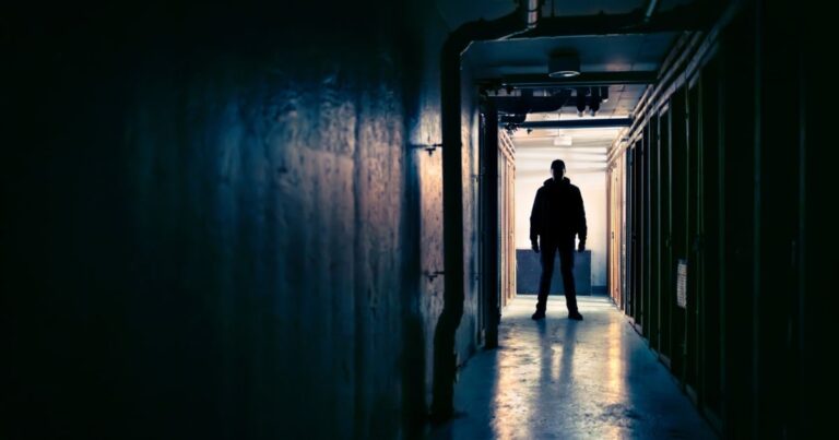 İsviçre’de “ısrarlı takip” artık suç: “Hâlâ korkuyorum”