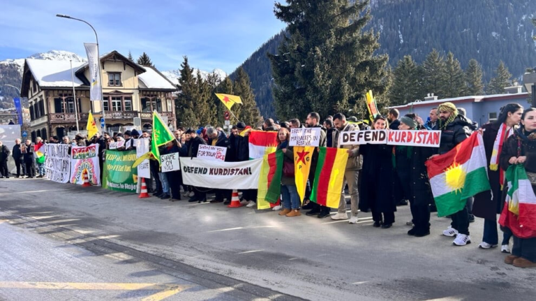 Davos’ta Rojava protestosu devam ediyor