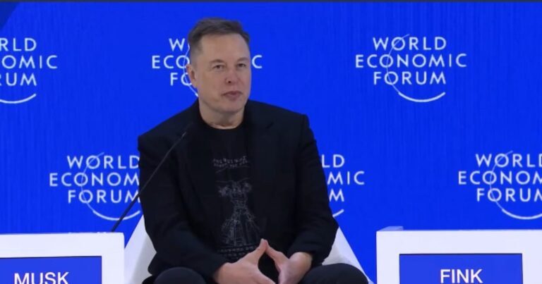 Elon Musk WEF’te konuştu: İnsansı robotlar bir yıl içinde evlere girebilir