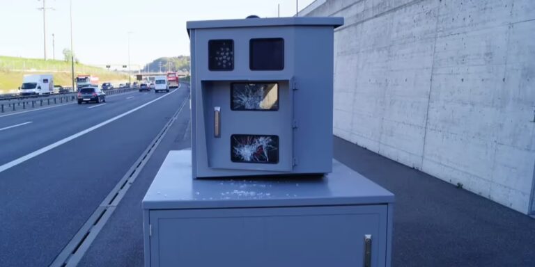 Radara 1 km/s hız aşımıyla yakalandı, 40 franklık ceza 2 bin 600 franka çıktı