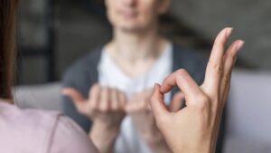 İşaret dilleri için yasal tanıma adımı: Parlamento özel yasa istiyor