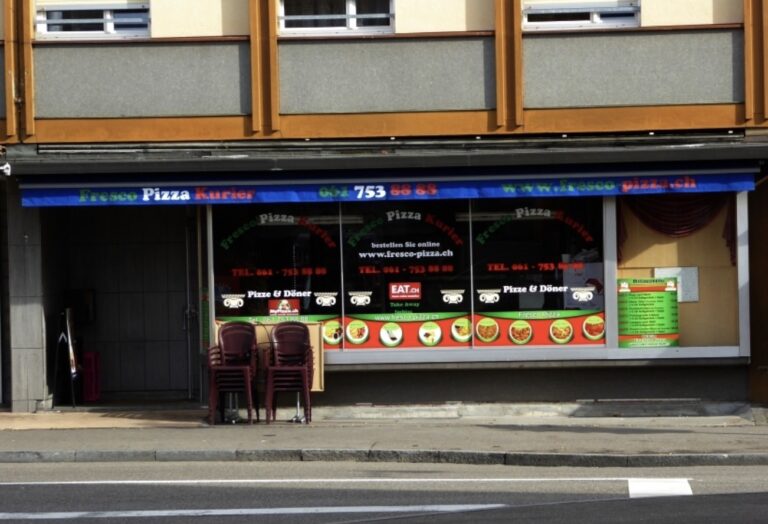 Hırsızlar kebapçıdan ekmek çaldı