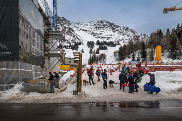 San Bernardino İsviçre Alpleri İtalyan kayakçılar için özel otobüs seferi başlattı