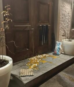 Zürih’te Türk camisine yumurtalı saldırı