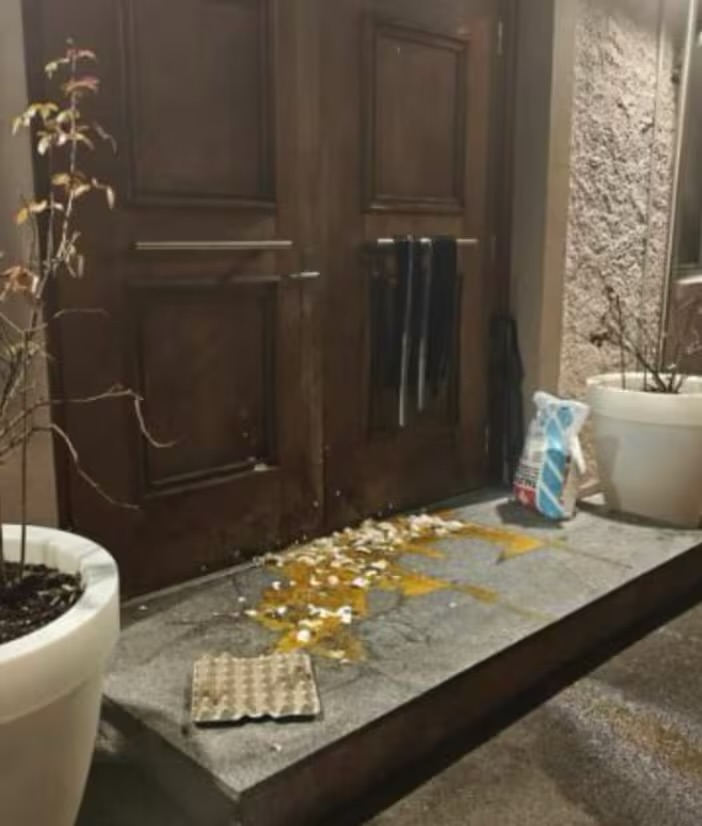 Zürih’te Türk camisine yumurtalı saldırı