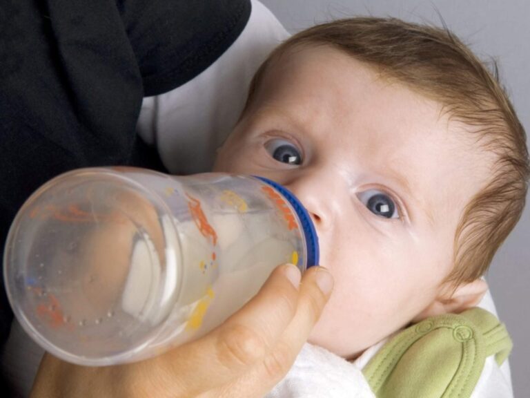 İsviçre’de bebek mamalarında olası zehirlenme şüphesi araştırılıyor