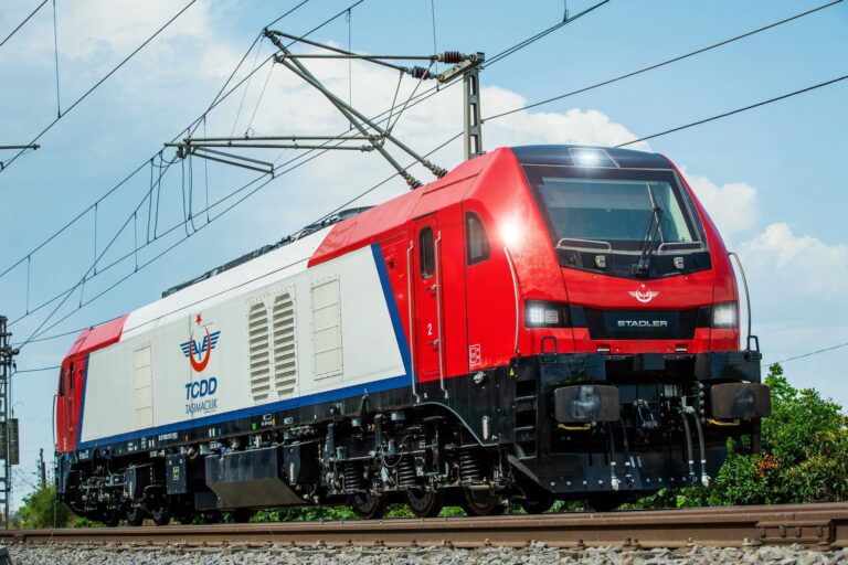 Stadler, Türkiye’ye 35 adet Euro 4001 dizel-elektrik lokomotif teslim ediyor