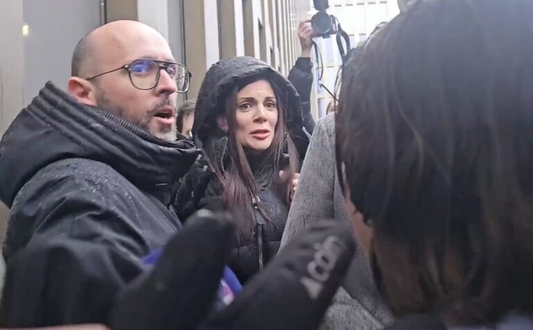 Crans-montana bar sahipleri protesto edildi