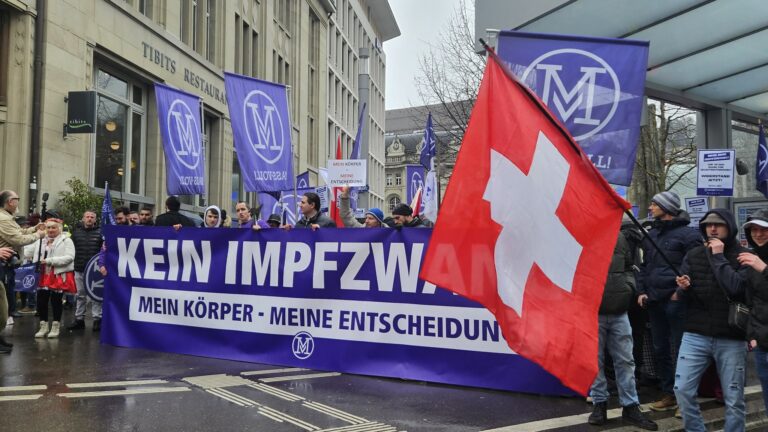 St. Gallen’de aşı karşıtı gösteride polis biber gazı kullandı