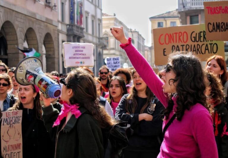 Bellinzona’da kadın cinayetlerine karşı protesto eylemi