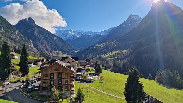 Afganları uçurumdan atan İsviçreliye 17 yıl hapis onaylandı