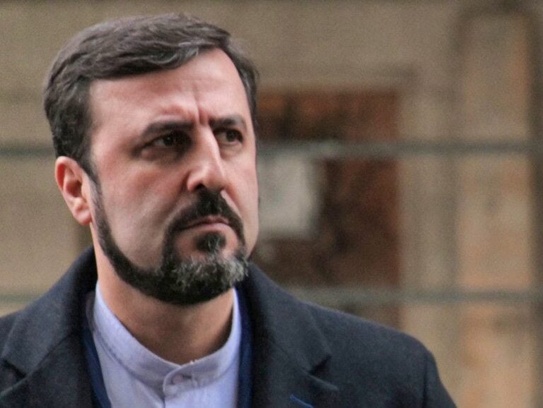 İranlı bakana İsviçre’de insanlığa karşı suç duyurusu