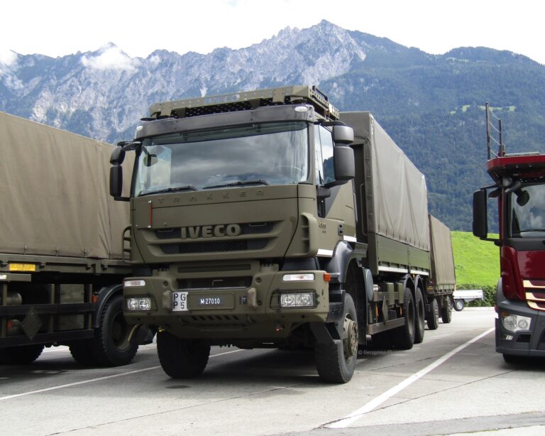 Patriot bataryaları: İsviçre ordusu füzesiz kamyonları teslim aldı