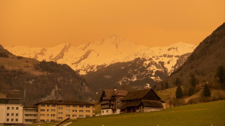 Sahra tozu İsviçre üzerinde görünür hale geldi