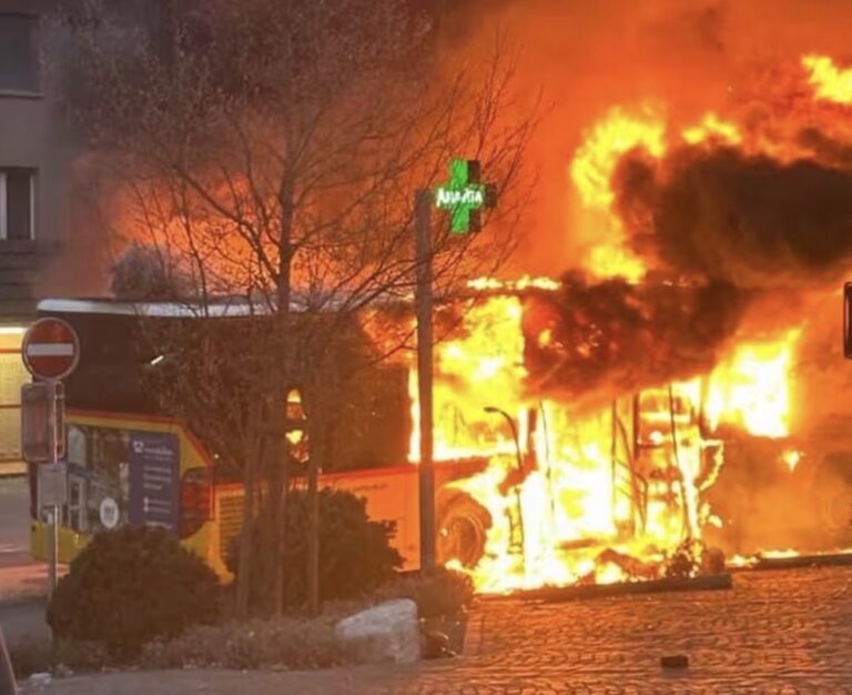 Kerzers’te otobüs faciası: cinayet-intihar ihtimali öne çıktı