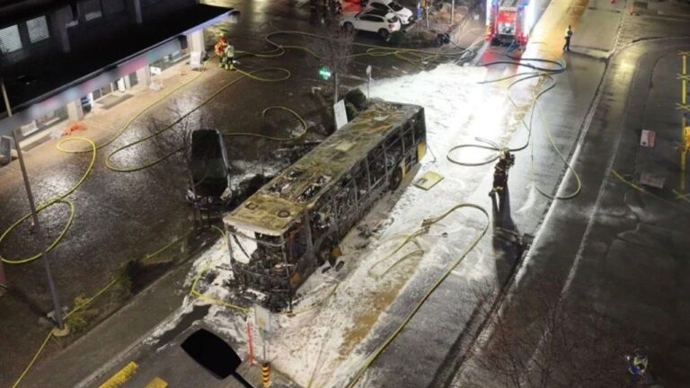 Kerzers’te yolcu otobüsünde çıkan yangın İsviçre’yi yasa boğdu