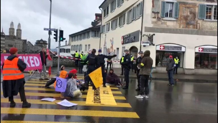 Zürih’te köprü ablukası yapan iklim aktivistlerine ceza