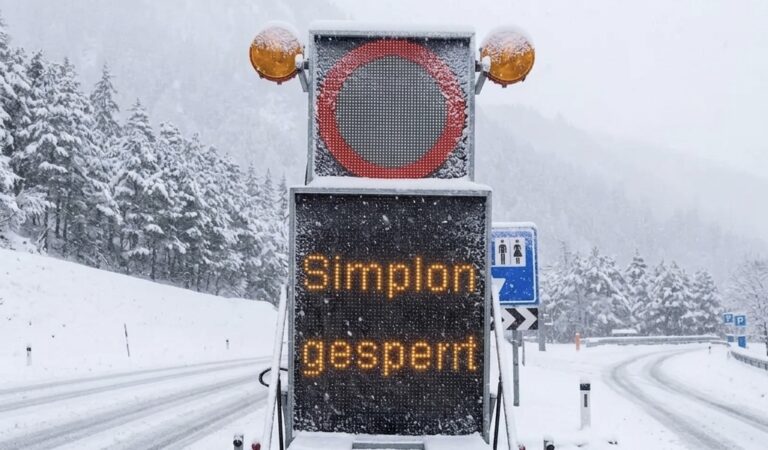 Simplon Geçidi’nde kar nedeniyle kamyon trafiği durdu