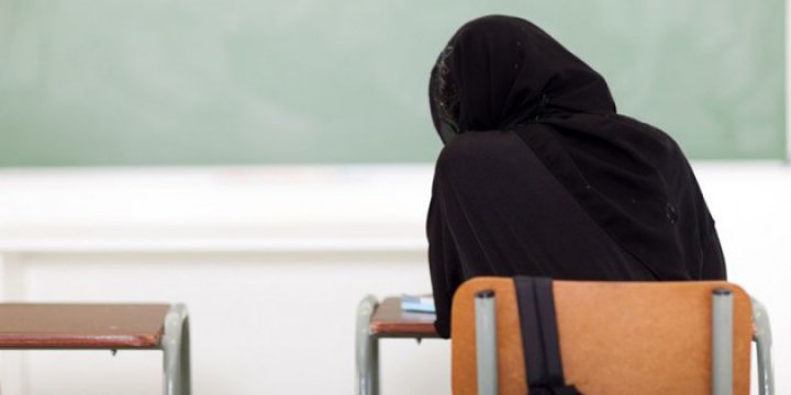 Zürih’te öğrenciler için başörtüsü yasağı gündemde