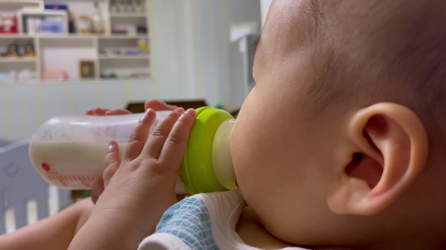 İsviçre’de tehlikeli bebek mamaları satışta kaldı: Resmî açıklamalarla çelişen bulgular