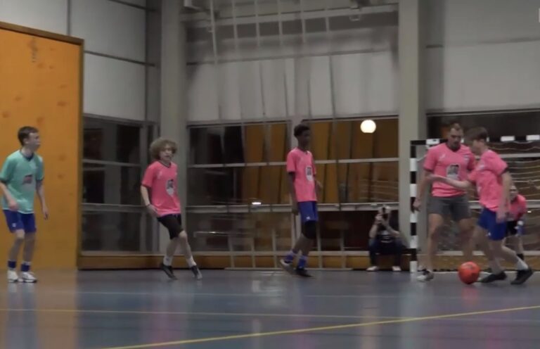 Irkçılıkla mücadele: Lozan’da polis ve gençler aynı sahada buluştu