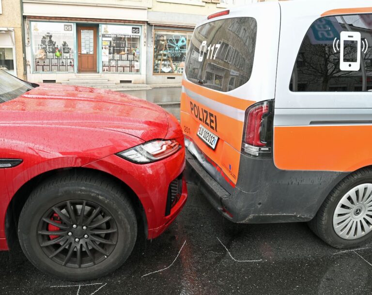 Hochdorf’da uyuşturucu etkisindeki sürücü polis aracına çarptı