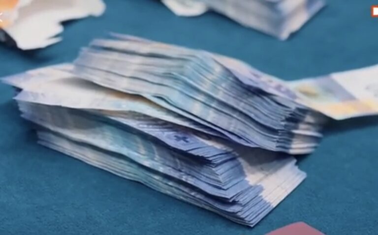 Zürih’ten İstanbul’a gelen yolcuda para ve altın ele geçirildi