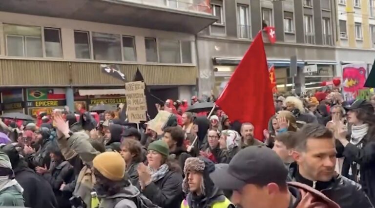 Lozan’da antifaşist karnaval: yağmura rağmen binlerce kişi sokağa çıktı