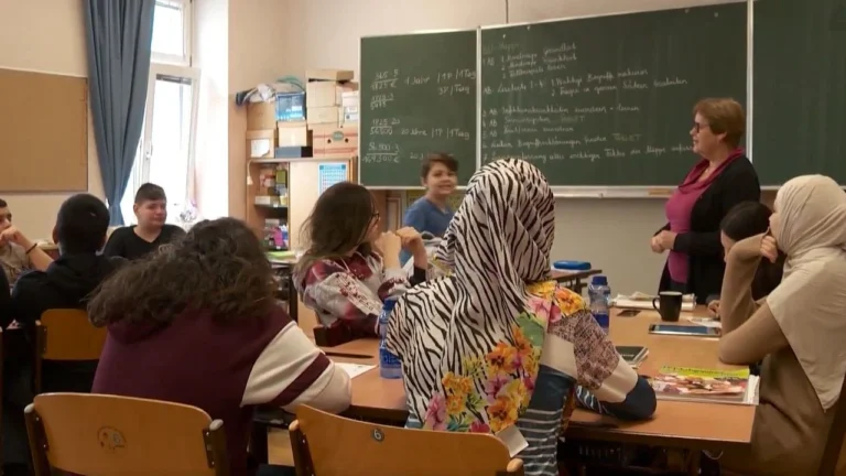 İsviçre parlamentosu okullarda başörtüsü yasağını görüşecek