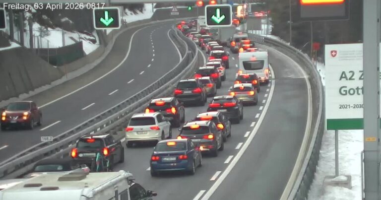 Gotthard’da 19 km’lik trafik kuyruğu