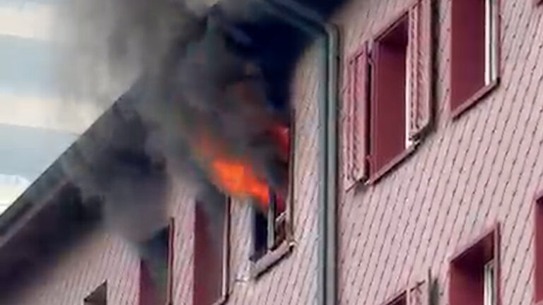 Pratteln’de apartman yangını: Türk vatandaşı komşuları kurtardı