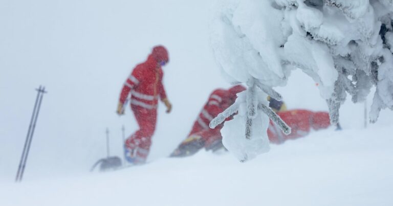 Çığ altında kalan snowboardcu yaşamını yitirdi