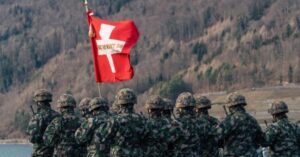 İsviçre ordusu eski askerleri yeniden göreve çağırıyor