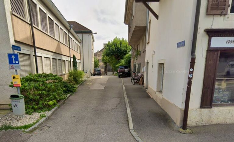 Jura’da izinli polis bıçaklı saldırıya uğradı