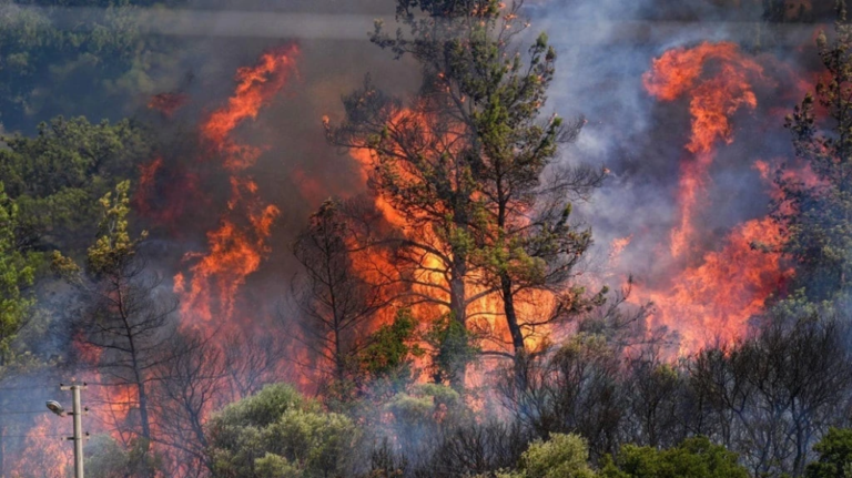 Malcantone’da yangınların arkasından itfaiyeci çıktı