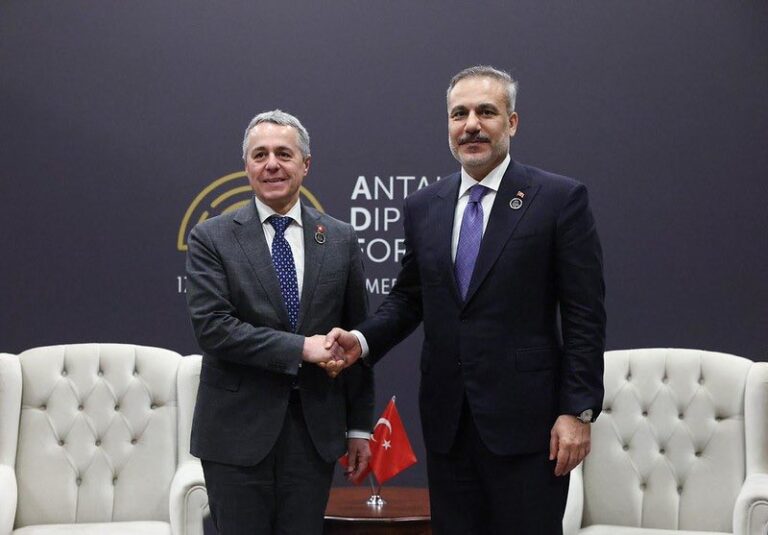 Cassis Türkiye’de diplomasi trafiğinde