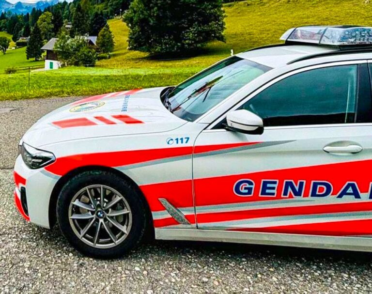 Araç dereye uçtu: sürücü hayatını kaybetti