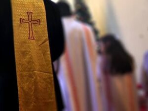 Zürih’te Papaz en az 10 kadına istismarla suçlanıyor