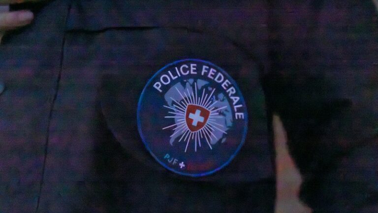 Fedpol’da skandal: gizli bilgileri suç örgütüne sızdıran çalışan gözaltında