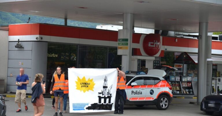 Vezia’da petrol karşıtı protesto