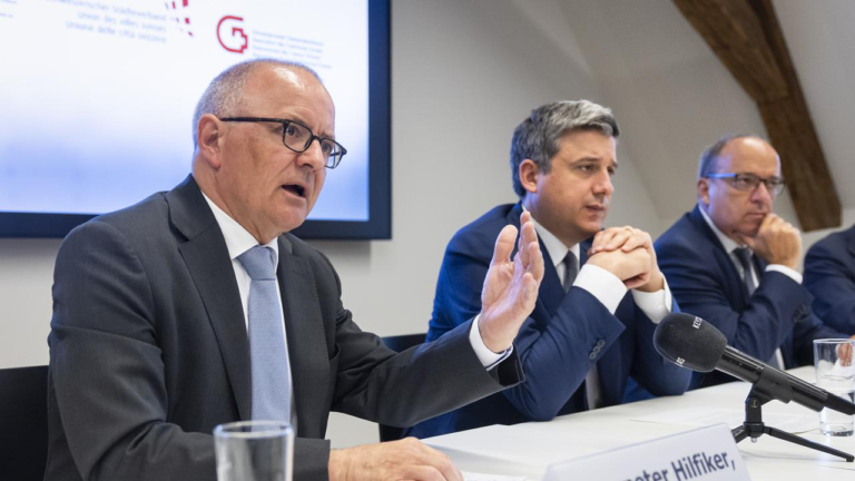 Kantonlar ve belediyeler SVP’nin “10 milyonluk İsviçre” girişimine karşı birleşti