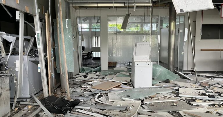 Basel’de banka ATM’si patlatıldı
